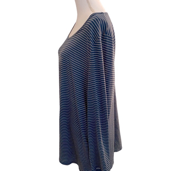 LulaRoe blue & white striped tee, 3X, great condition. - Picture 5 of 12